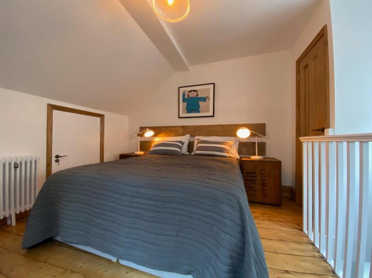 Apartment Spacious Lanes With Roof Terrace