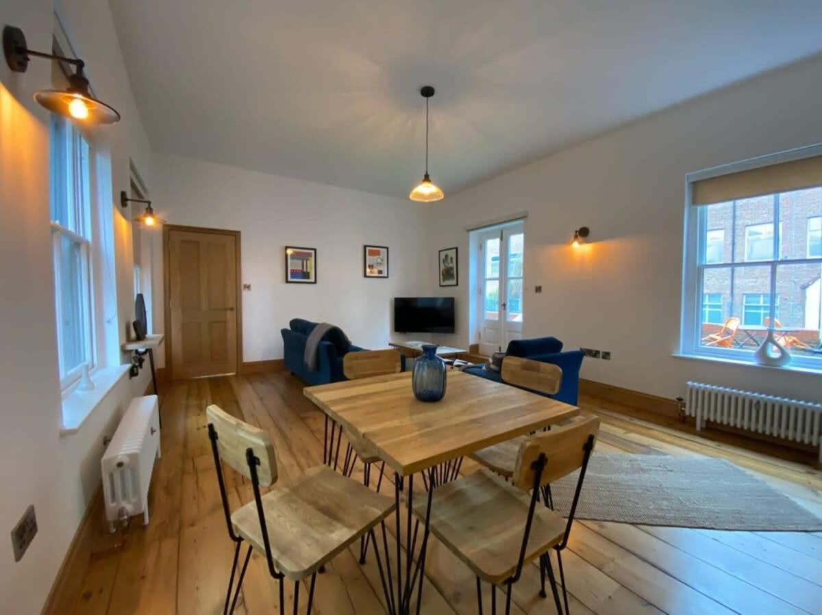 Spacious Lanes With Roof Terrace Apartment