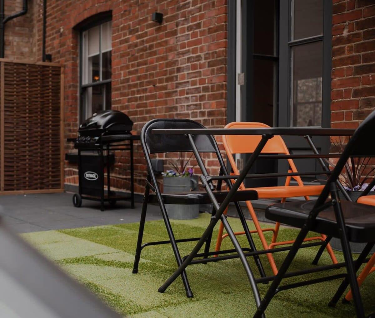 Spacious Lanes With Roof Terrace *