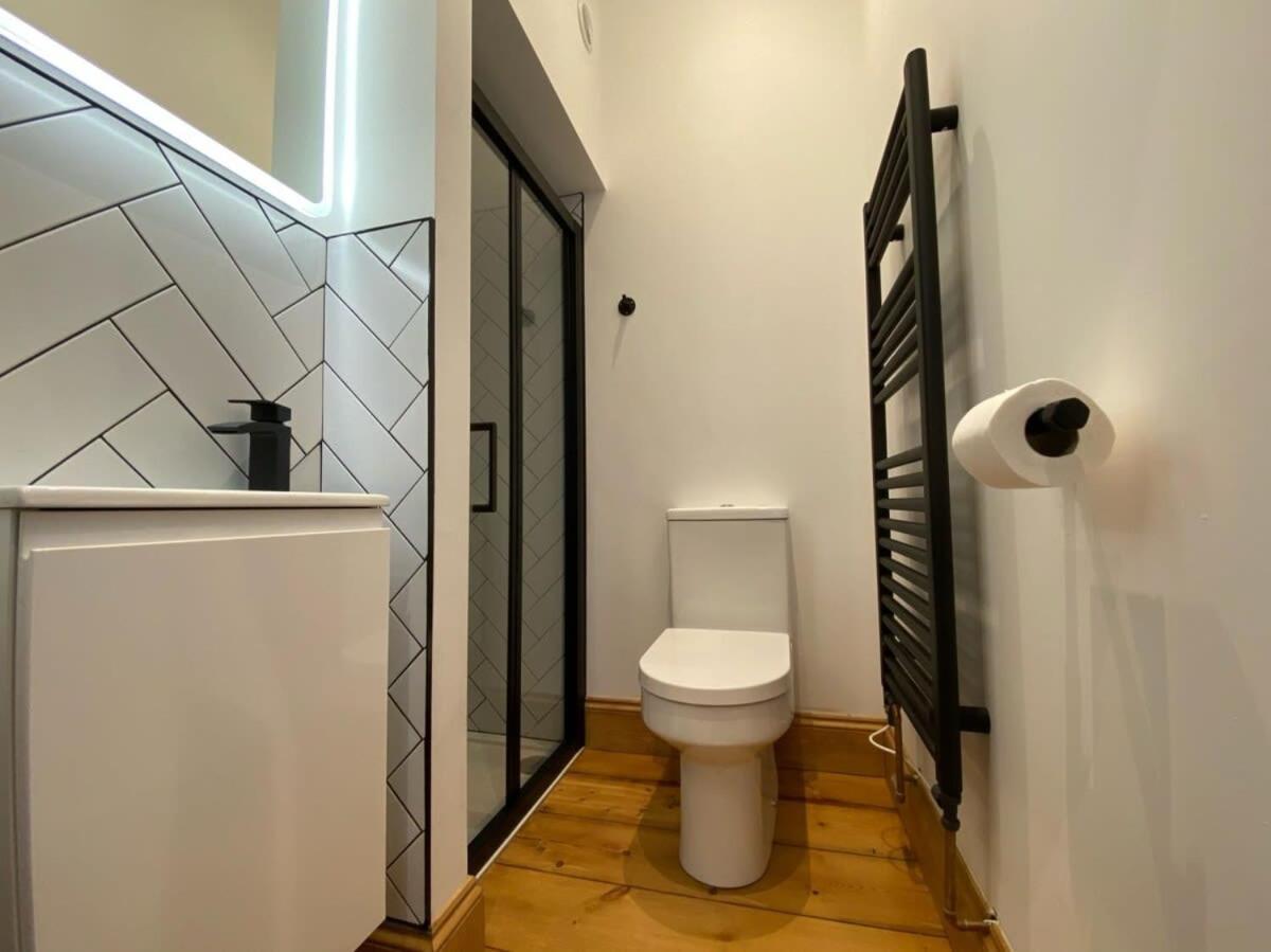 Spacious Lanes With Roof Terrace * NWI